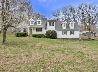 1201 Hardwood Trl, Burns, TN 37029