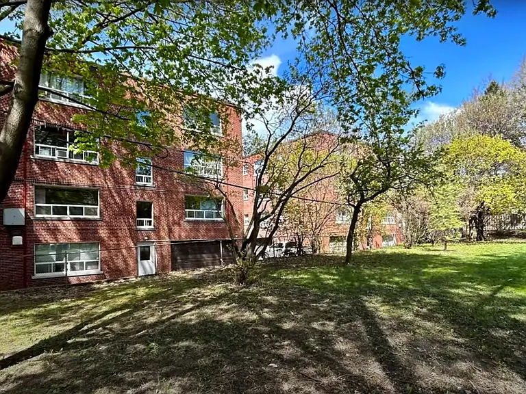 1299 Bayview Ave #18 — Photo 9