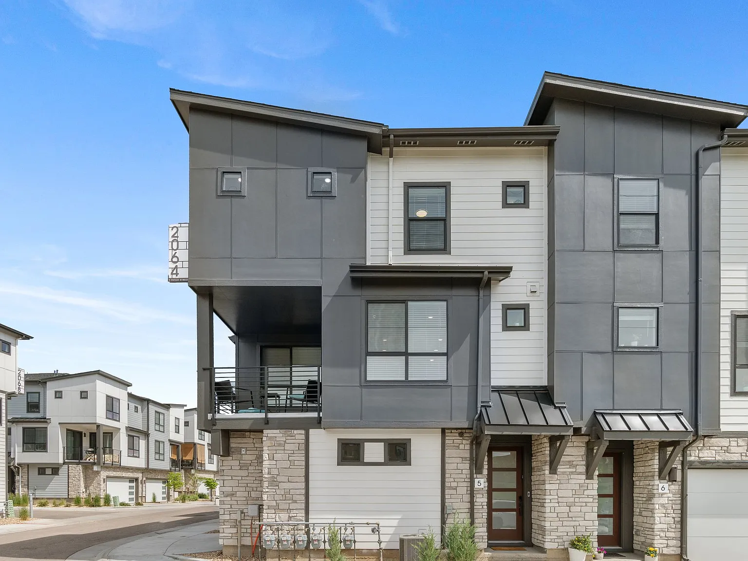 2 bed, 2.5 bath, 1238 sqft, $3,995 — Photo 2