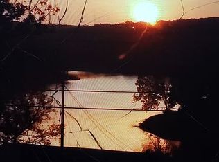 127 N Lake Dr, Hillsboro, MO 63050