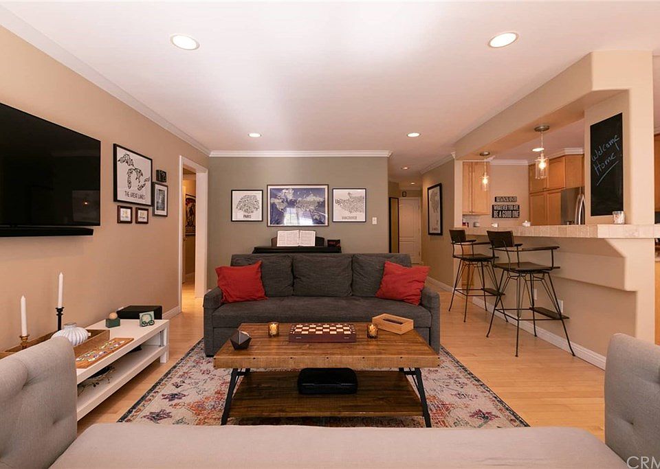 1st image of 1345 N Fuller Ave Unit 205