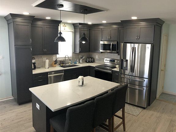 3rd image of 114 46th St #W