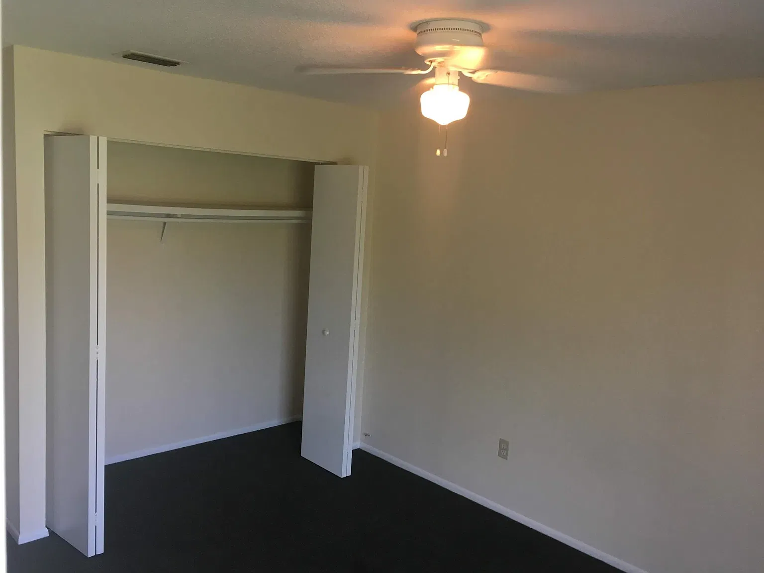 3 bed, 1053 sqft, $1,595 — Photo 2