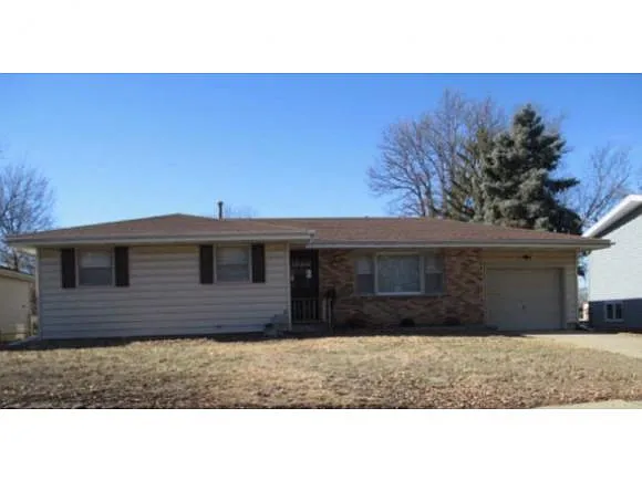 3885 Greenridge Dr photo 1
