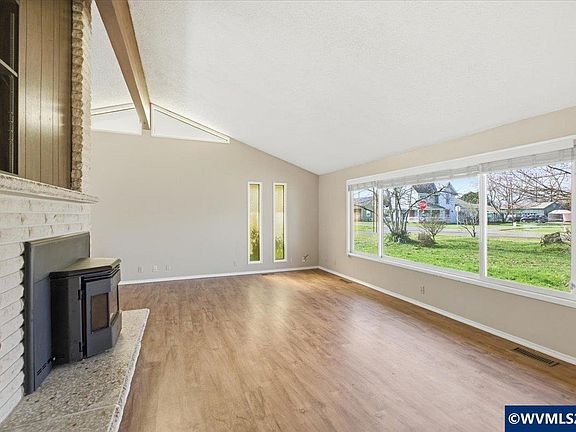 3rd image of 780 W 4th St