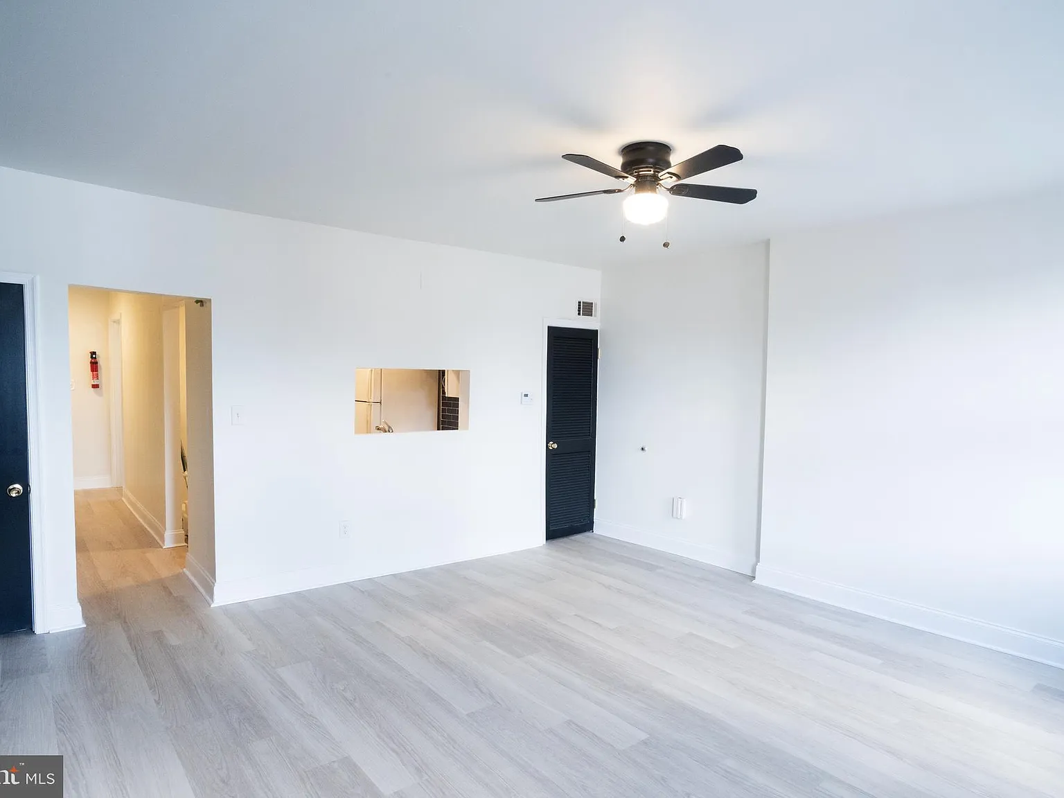 3 bed, 1.0 bath, 1100 sqft, $2,100 — Photo 3
