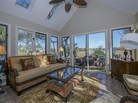 4th image of 1 Pine Island Ct