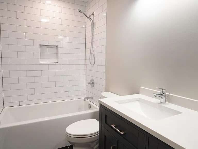 1456 W Foster Ave #G — Photo 5