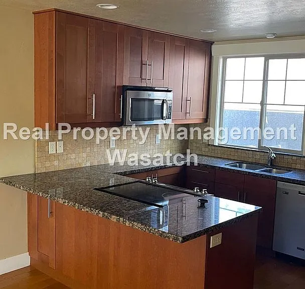 715 E Harrison Ave — Photo 5