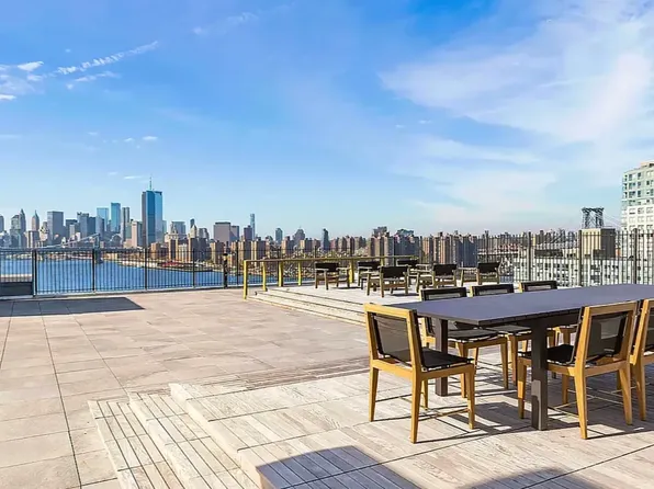 475 Kent Avenue image 9 of 10