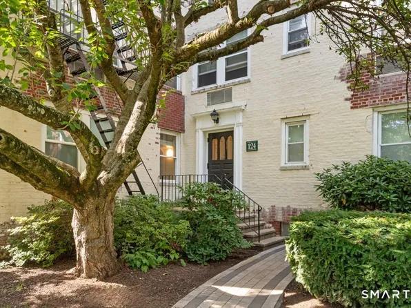 124 Woodside Green #3D, Stamford, CT 06840