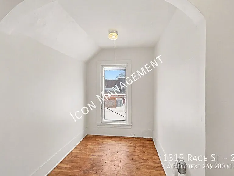 1315 Race St #2 — Photo 9