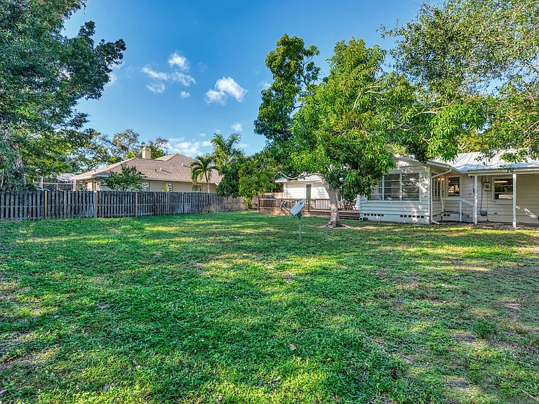 1726 Floyd St — Photo 39