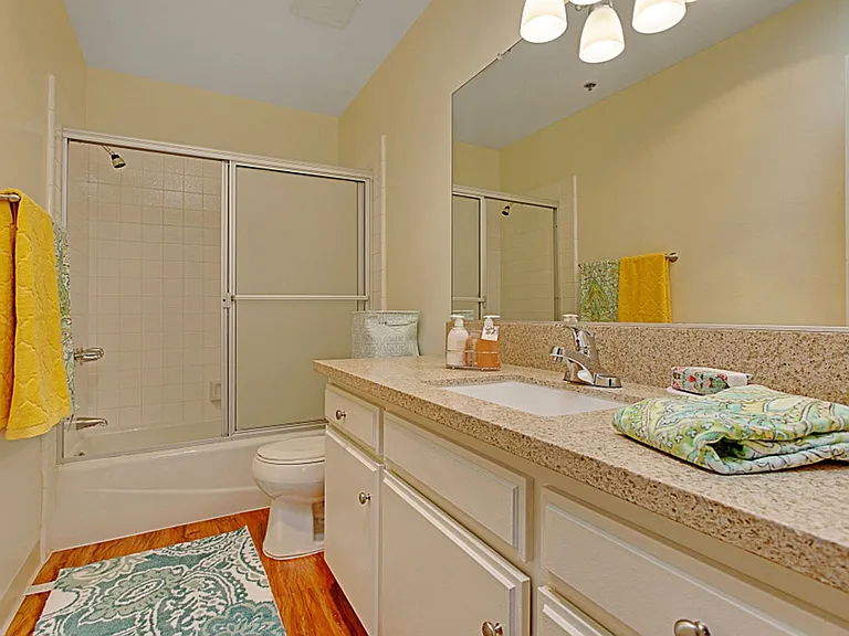 Encino Majestic — Photo 26