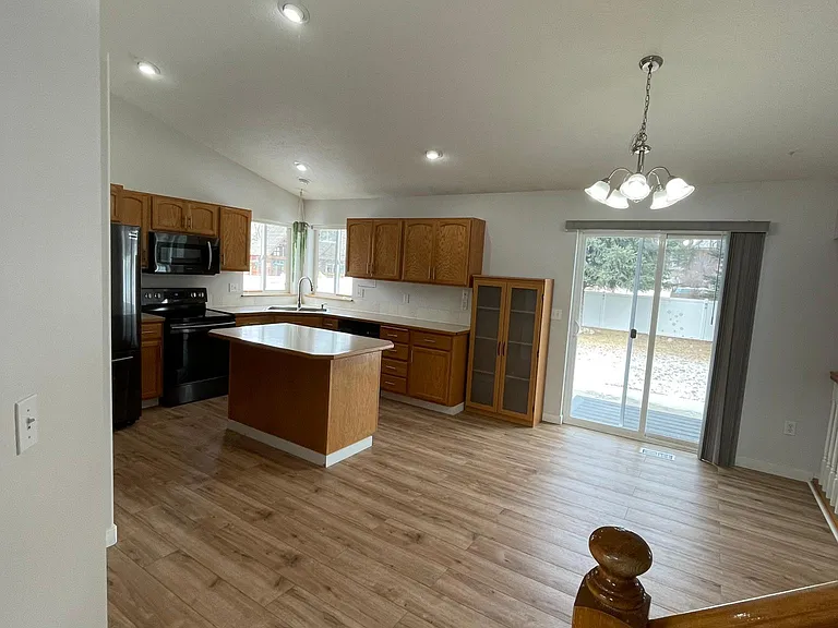 9517 E Princeton Ave — Photo 4