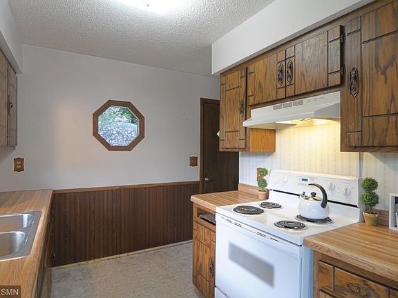 4th image of 18302 Cedar Dr NW