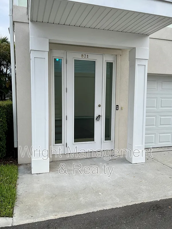 3 bed, 3.0 bath, 2390 sqft, $4,125 — Photo 3