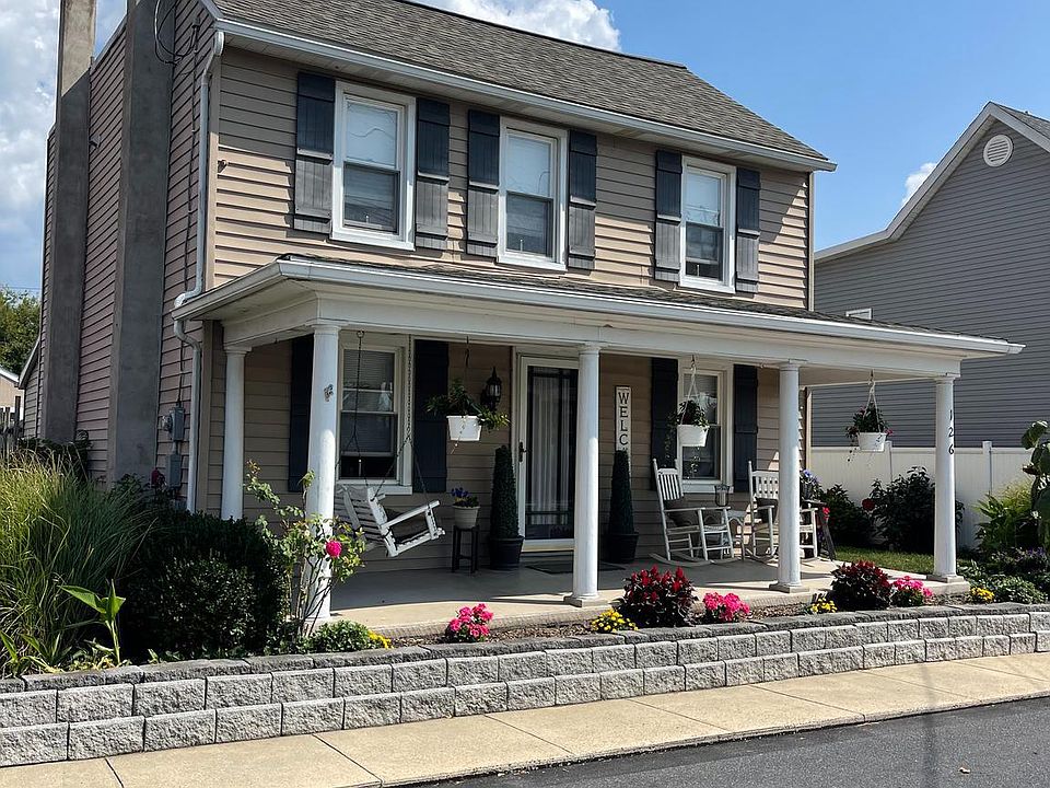 2nd image of 126 Dock St