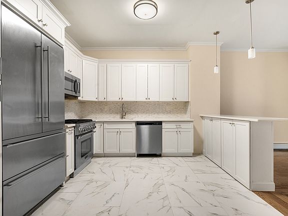 5th image of 485 Bainbridge St #1