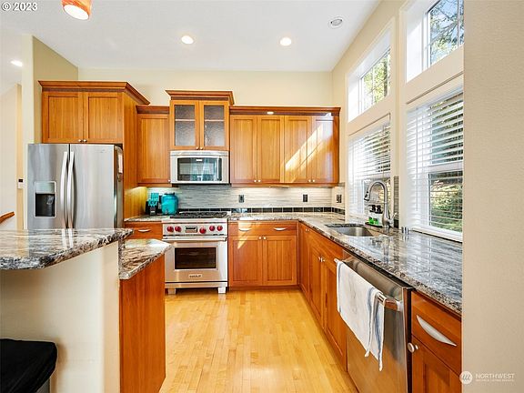 3rd image of 15318 NE WINSOR DR