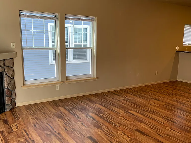 408 S Van Buren St #5 — Photo 6