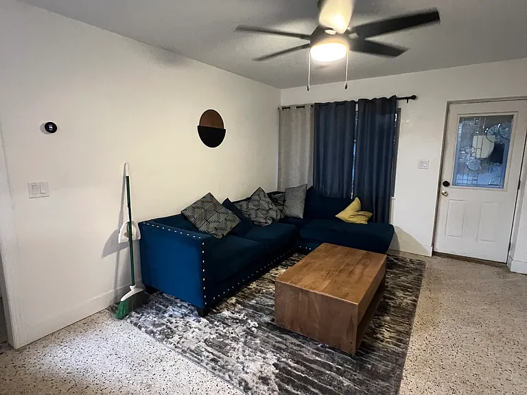 926 NE 20th Ave — Photo 3