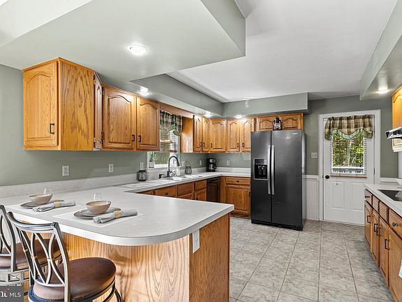 5th image of 8482 Eastwood Ln
