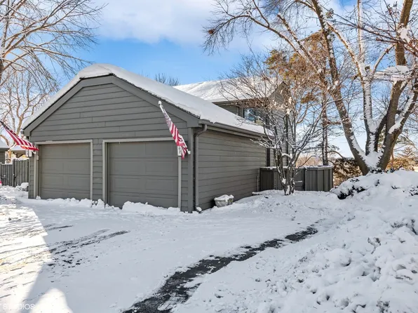 402 Valley View Rd, Lake Barrington, IL 60010