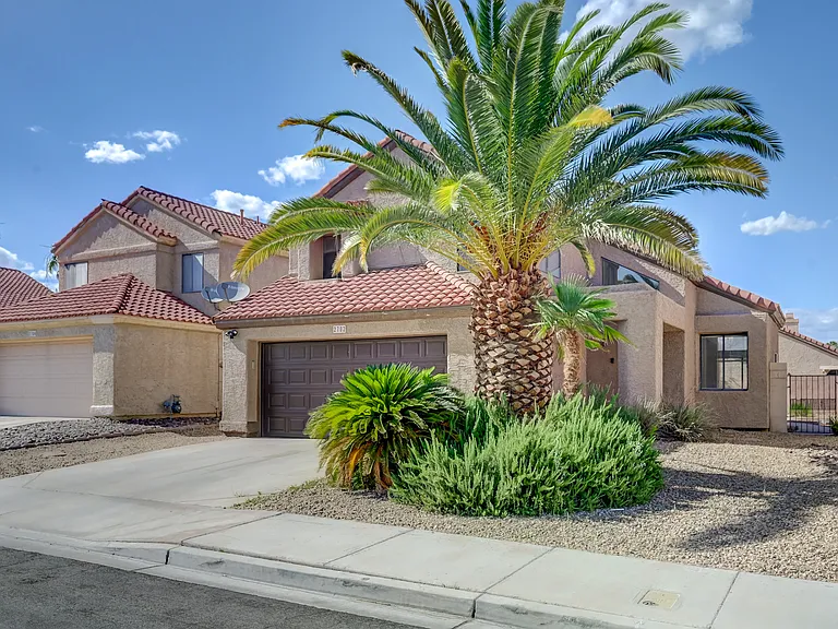 2702 Lovington Dr — Photo 1