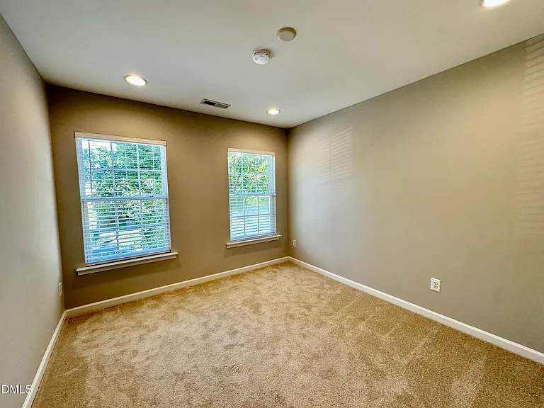 323 Longchamp Ln — Photo 30