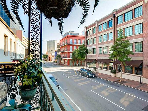 5th image of 711 Tchoupitoulas St APT 205