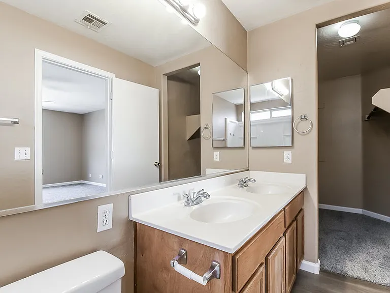 527 N Bailey Cir — Photo 13