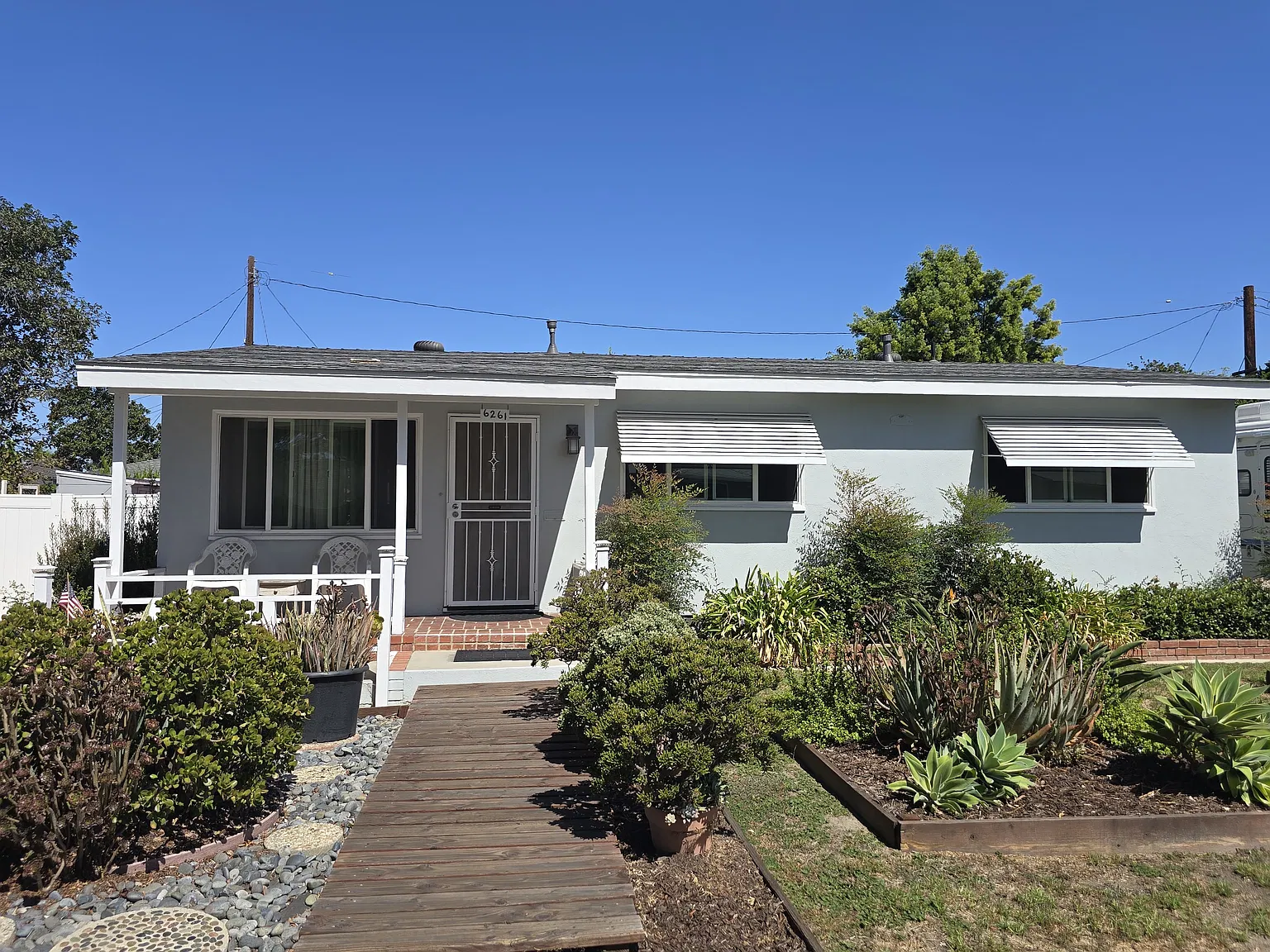 3 bed, 1040 sqft, $3,750 — Photo 1