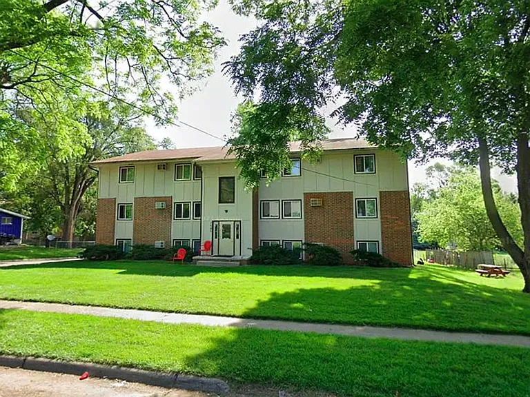 2bed 1 bath Unit in quiet Clive location — Photo 19