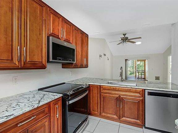 5th image of 389 Estero Ct