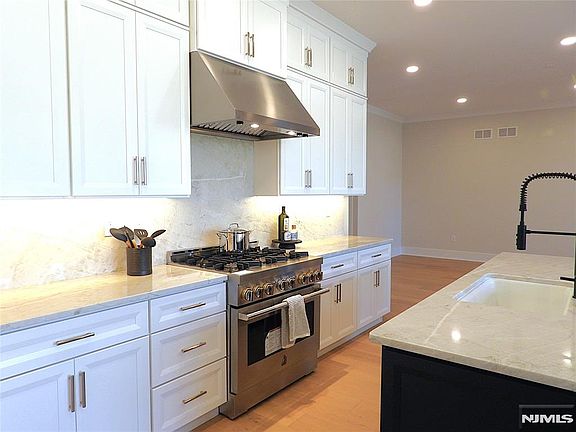 4th image of 72 Woodmont Circle Riv