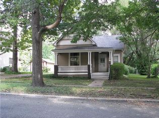 607 SE Douglas St, Lees Summit, MO 64063