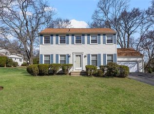 121 Zinnia St, Warwick, RI 02886