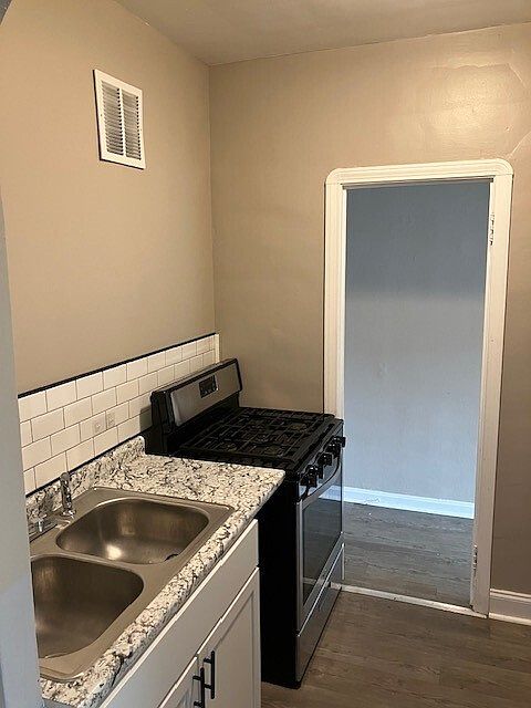 1st image of 1365 Clarence Ave