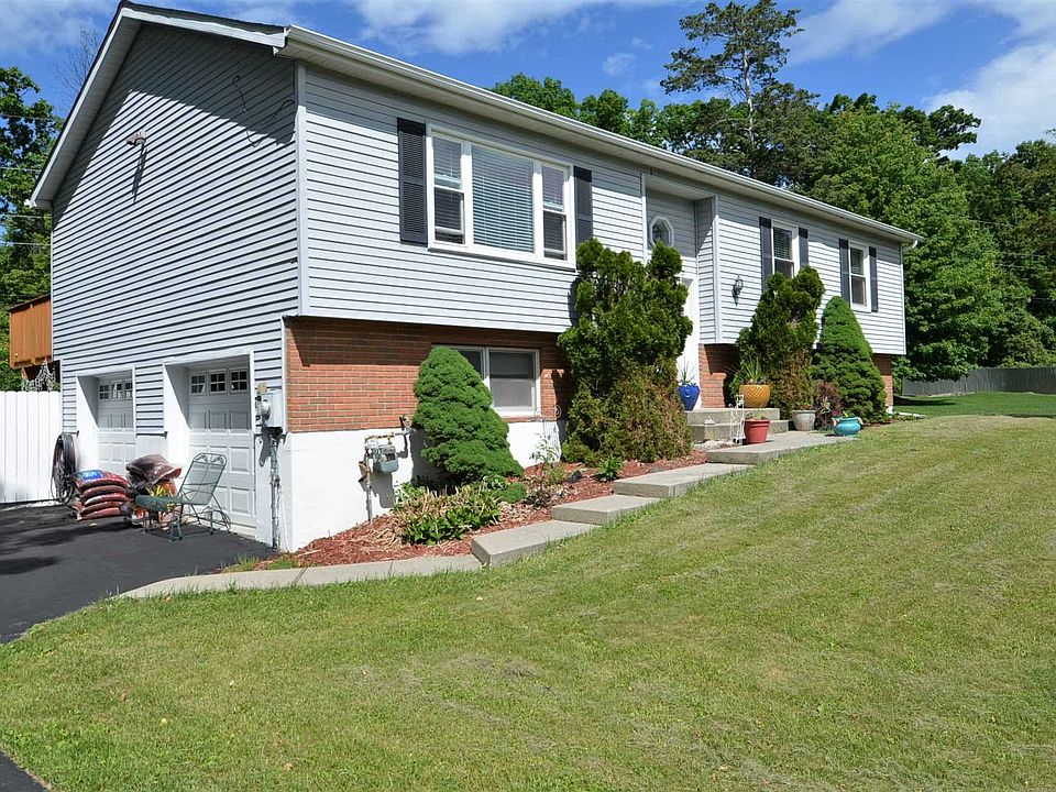 1st image of 28 Vermont Dr