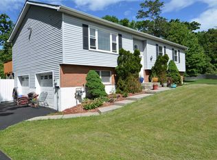 28 Vermont Dr, Newburgh, NY 12550