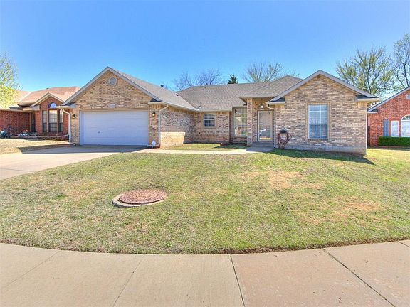4th image of 1524 SW 131st Ter
