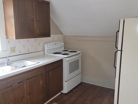 3rd image of 127 1/2 N 9th St