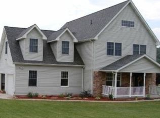 122 Stone Gate Dr, Leechburg, PA 15656