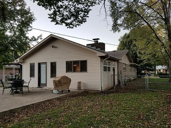3rd image of 1014 16th Ave NE