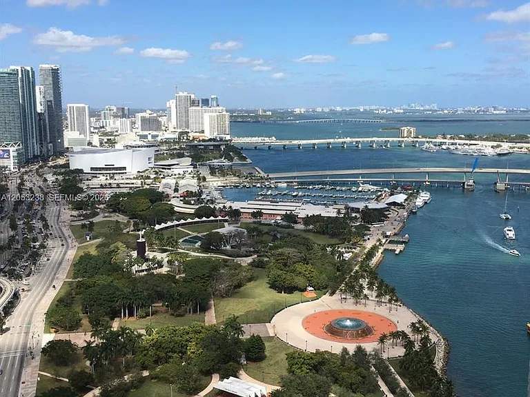 325 Biscayne Blvd #4320 — Photo 2
