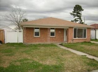 71 Lacoste Dr, Chalmette, LA 70043