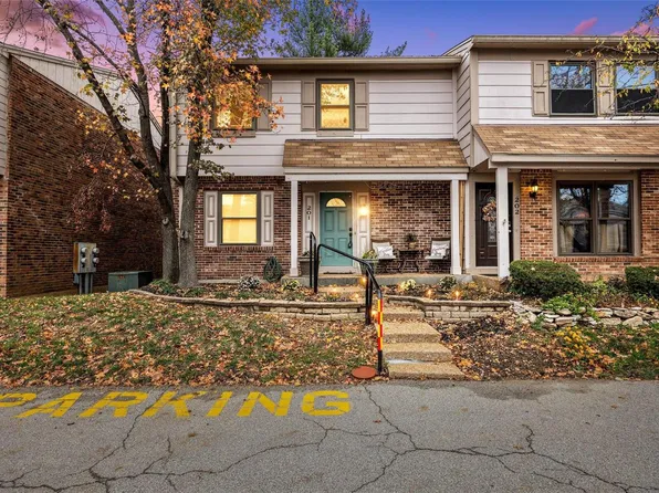 201 Carmel Woods Dr, Ballwin, MO 63021