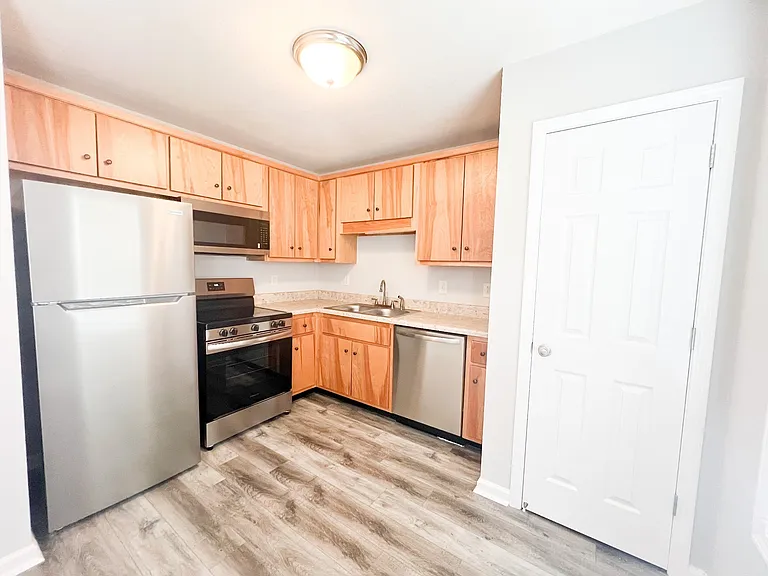 1042 W Creek Coyote Trl #E — Photo 3