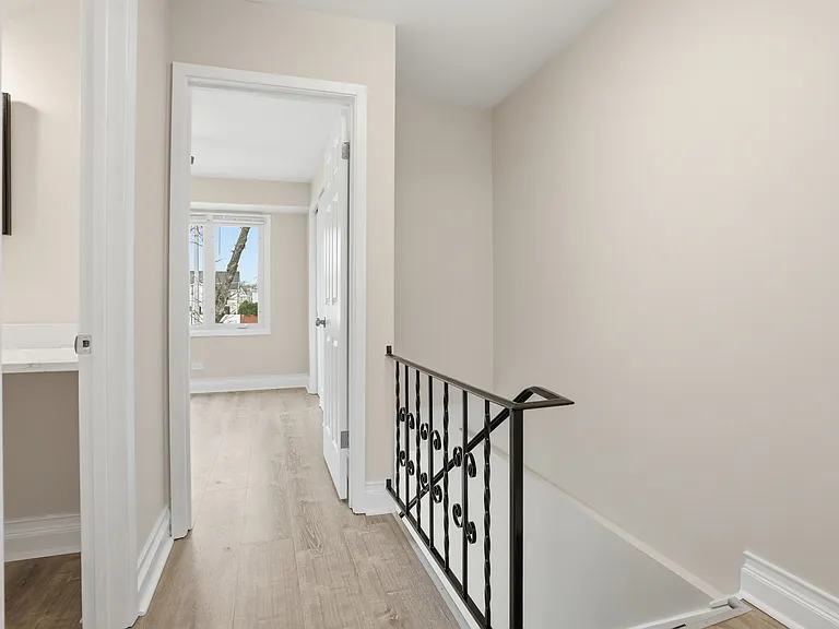 923 S La Grange Rd — Photo 11